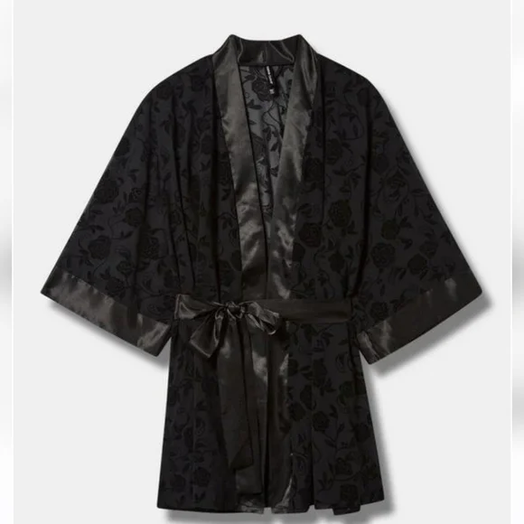 🆕️ BLACK FLOCKED ROSES MESH SHORT ROBE - Picture 5 of 5